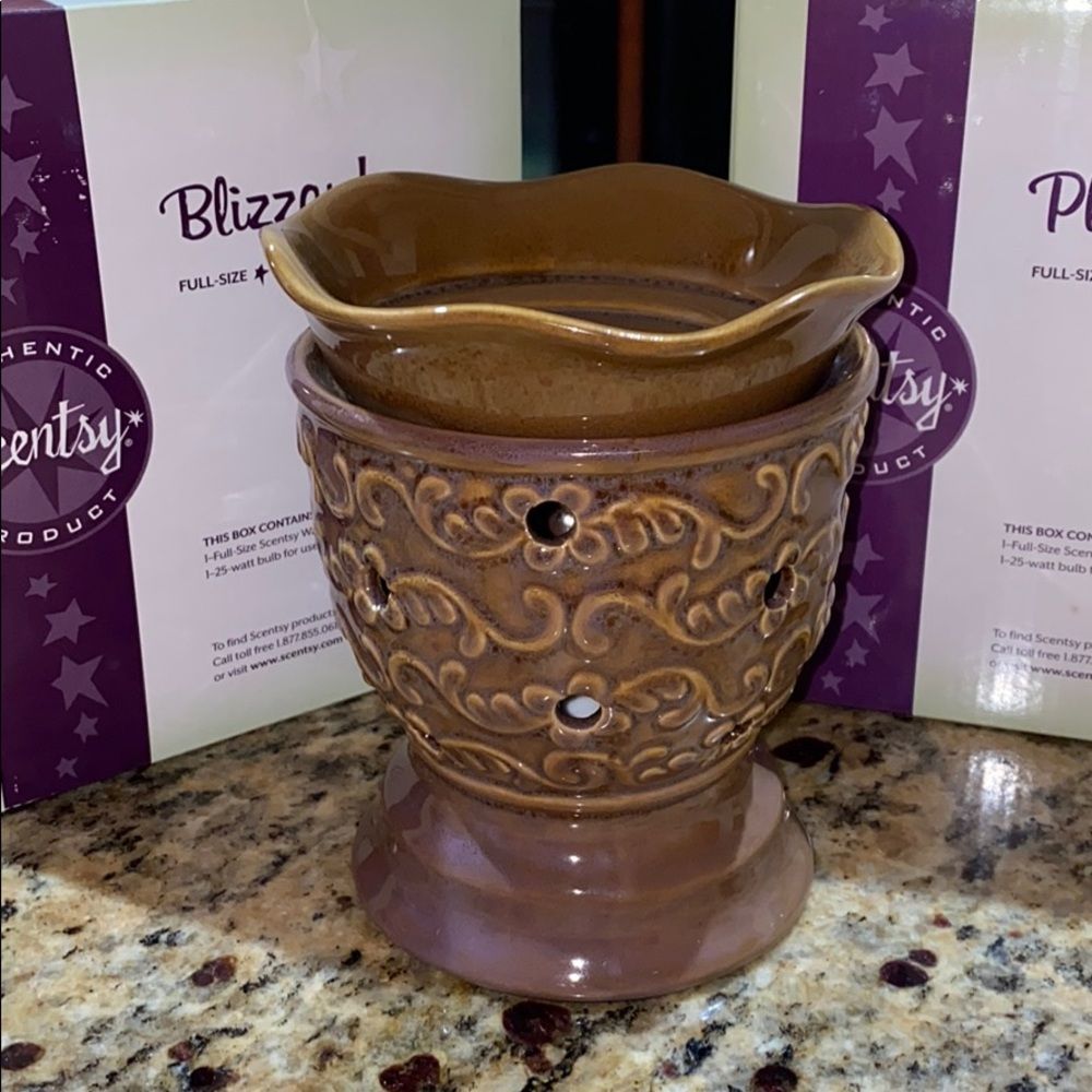 🆕Authentic Scentsy Warmer - Torino